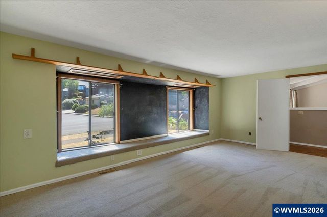 1983 Arithmetic Dr SE, Salem, OR 97302