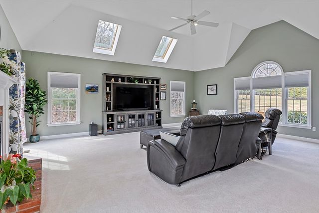 20 Constitution Cir, Holliston, MA 01746