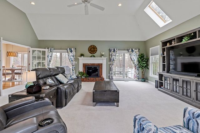 20 Constitution Cir, Holliston, MA 01746