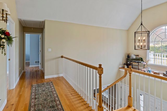 20 Constitution Cir, Holliston, MA 01746