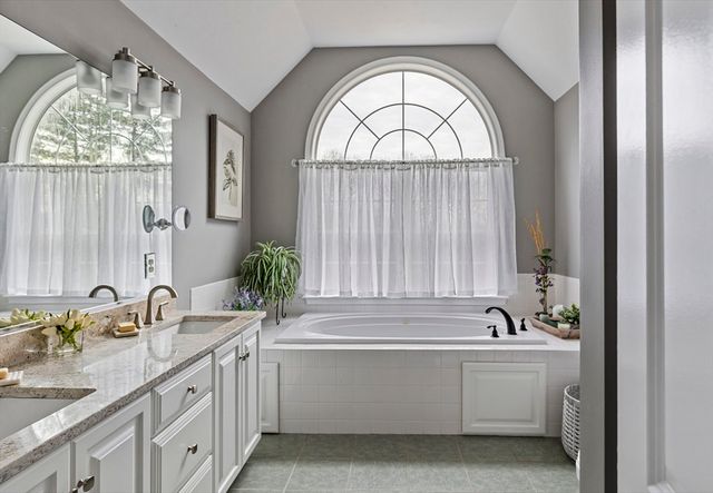 20 Constitution Cir, Holliston, MA 01746