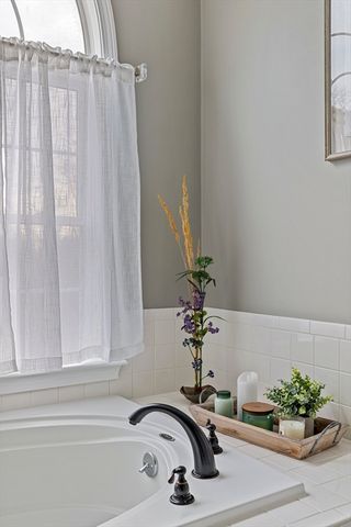 20 Constitution Cir, Holliston, MA 01746