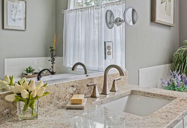 20 Constitution Cir, Holliston, MA 01746