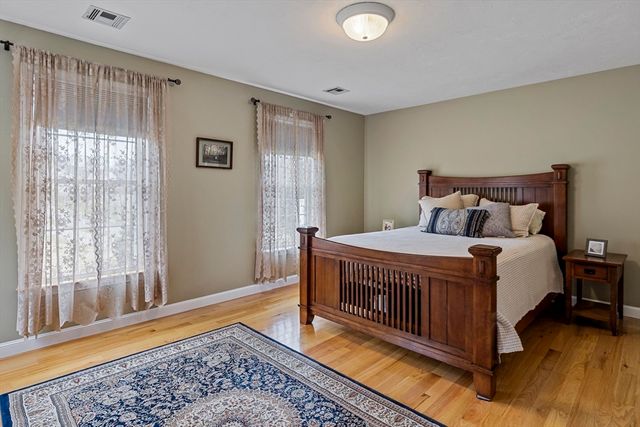 20 Constitution Cir, Holliston, MA 01746