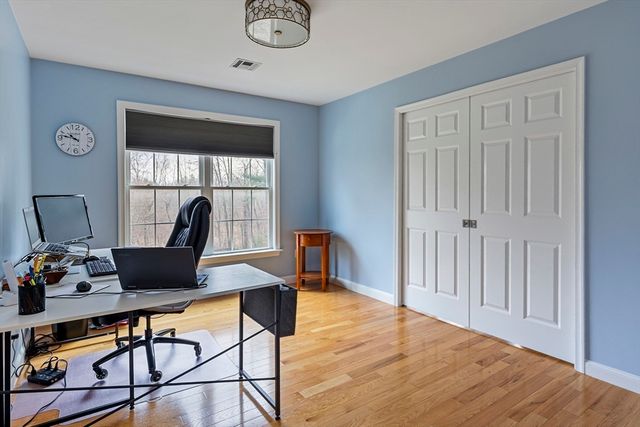 20 Constitution Cir, Holliston, MA 01746