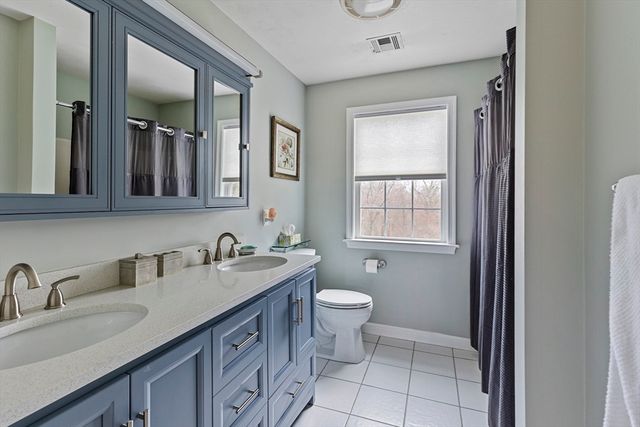 20 Constitution Cir, Holliston, MA 01746