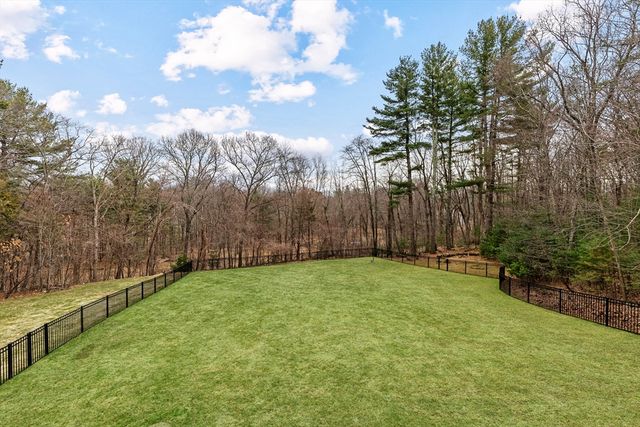 20 Constitution Cir, Holliston, MA 01746