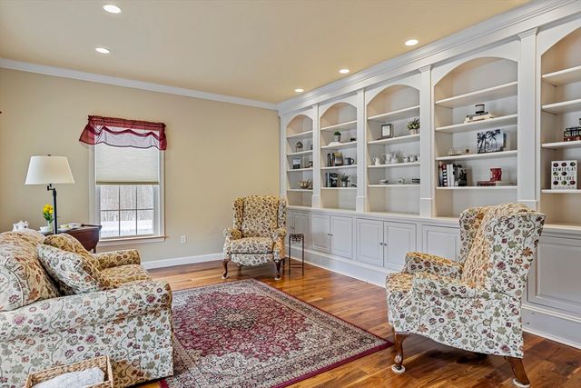 20 Constitution Cir, Holliston, MA 01746