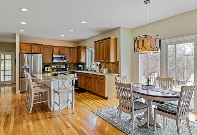 20 Constitution Cir, Holliston, MA 01746