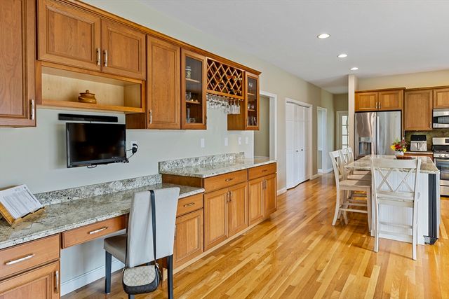 20 Constitution Cir, Holliston, MA 01746