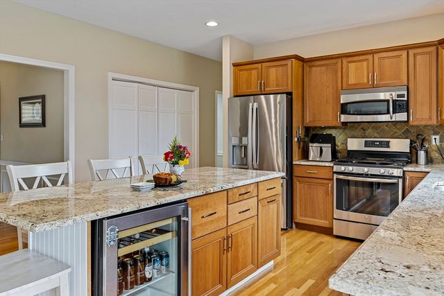 20 Constitution Cir, Holliston, MA 01746