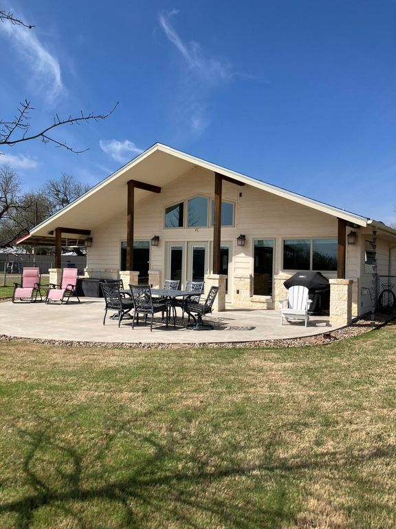 Image 2 of property listing at 1820 Shady Point Circle Drive, San Angelo, TX 76904