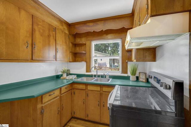 107 W Marion Road, Greenville, SC 29617