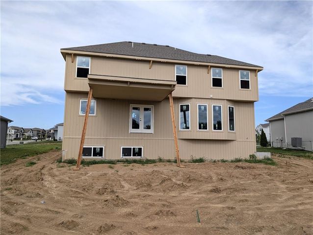10304 N Oakland Avenue, Kansas City, MO 64157