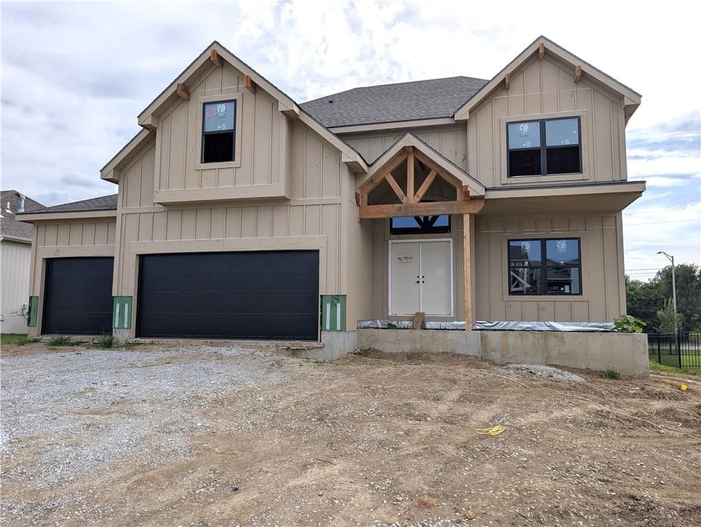 10304 N Oakland Avenue, Kansas City, MO 64157