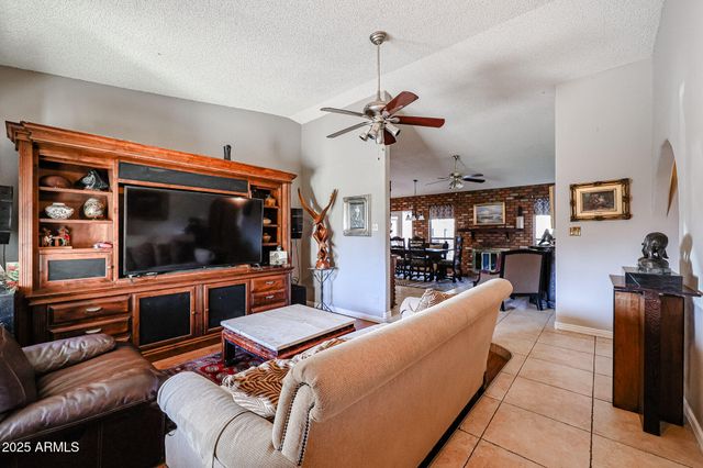 556 W KIVA Avenue, Mesa, AZ 85210