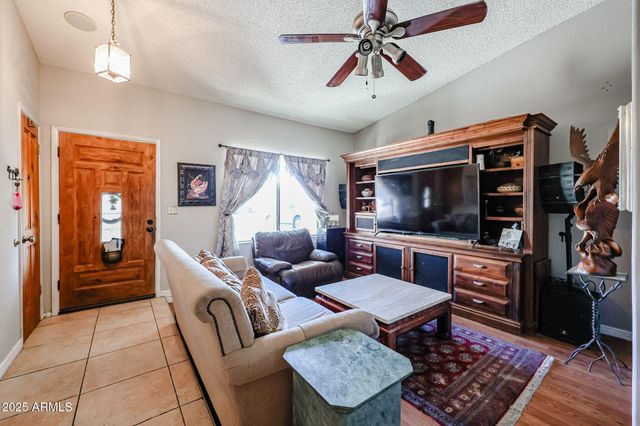 556 W KIVA Avenue, Mesa, AZ 85210