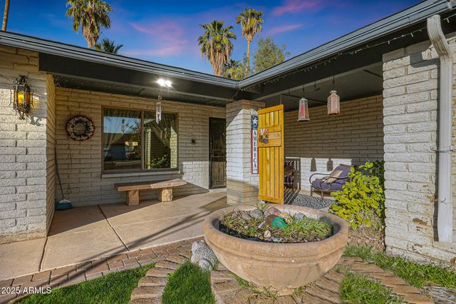 556 W KIVA Avenue, Mesa, AZ 85210