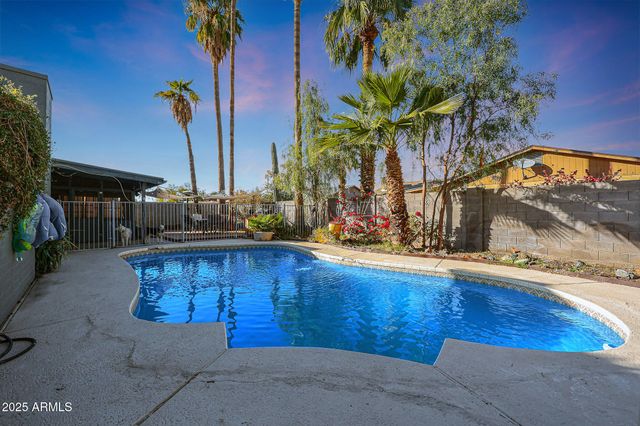 556 W KIVA Avenue, Mesa, AZ 85210