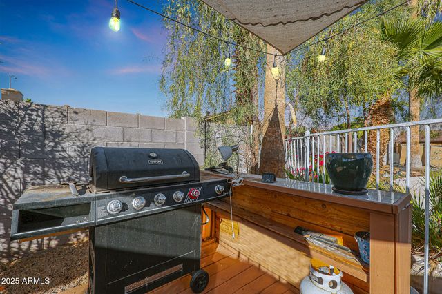 556 W KIVA Avenue, Mesa, AZ 85210