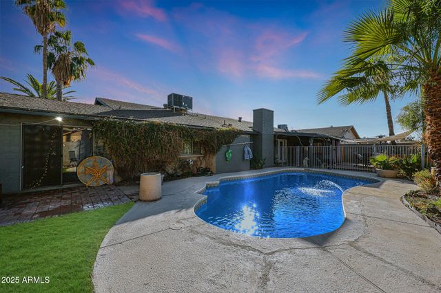 556 W KIVA Avenue, Mesa, AZ 85210