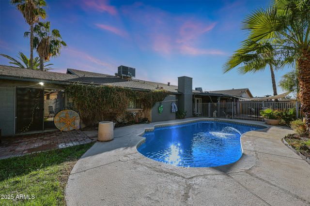 556 W KIVA Avenue, Mesa, AZ 85210