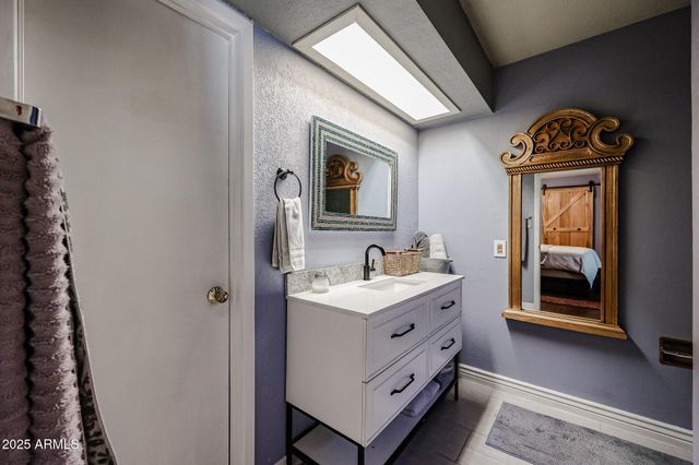 556 W KIVA Avenue, Mesa, AZ 85210