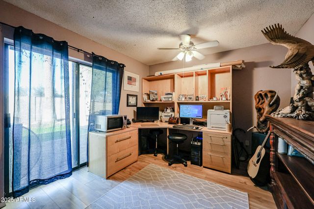 556 W KIVA Avenue, Mesa, AZ 85210