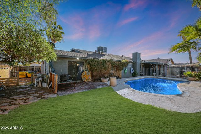 556 W KIVA Avenue, Mesa, AZ 85210