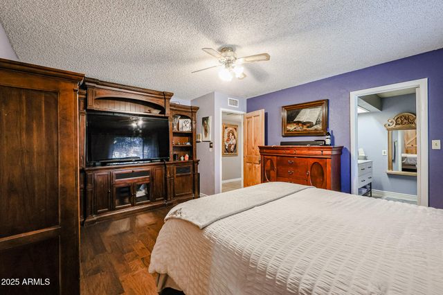 556 W KIVA Avenue, Mesa, AZ 85210