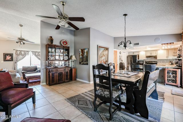 556 W KIVA Avenue, Mesa, AZ 85210