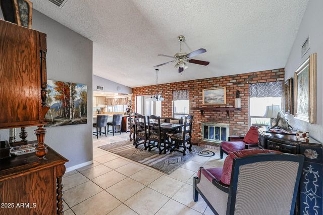 556 W KIVA Avenue, Mesa, AZ 85210