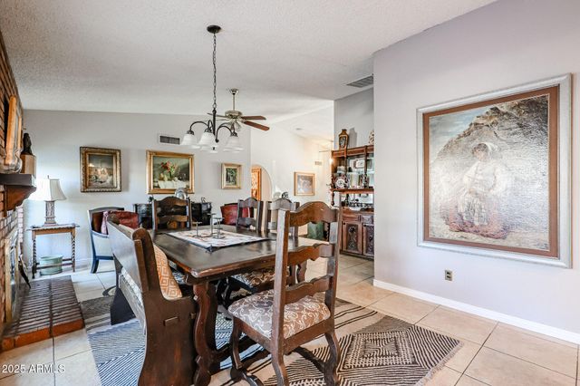 556 W KIVA Avenue, Mesa, AZ 85210