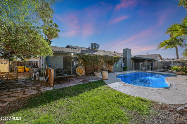 556 W KIVA Avenue, Mesa, AZ 85210