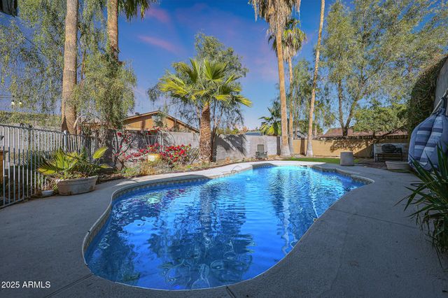 556 W KIVA Avenue, Mesa, AZ 85210