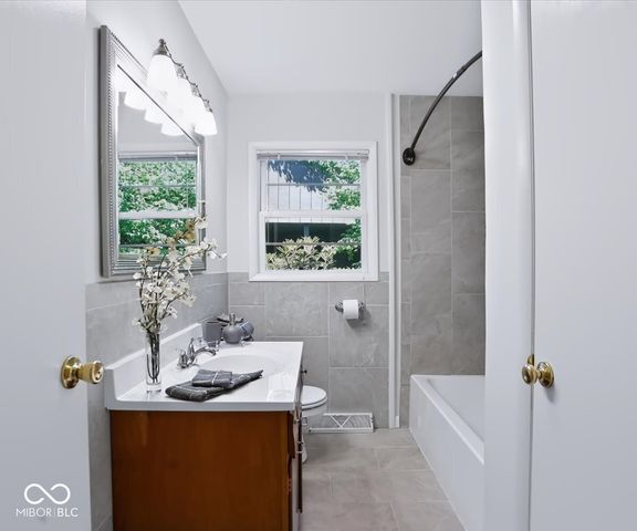 811 S Eastside Drive, Bloomington, IN 47401