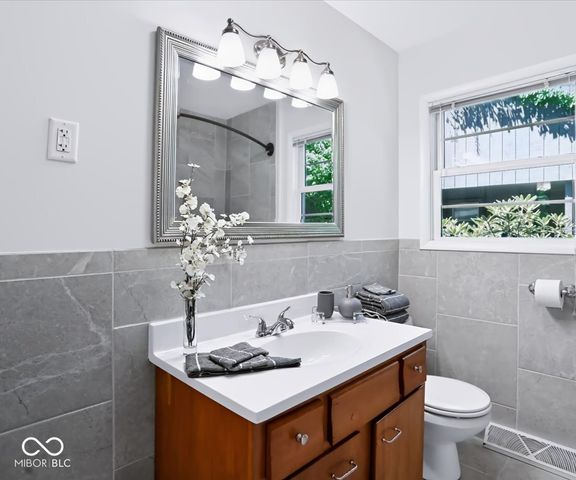 811 S Eastside Drive, Bloomington, IN 47401