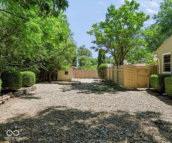 811 S Eastside Drive, Bloomington, IN 47401
