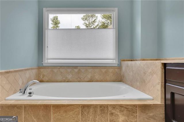 1543 Laurel Park Circle NE, Atlanta, GA 30329