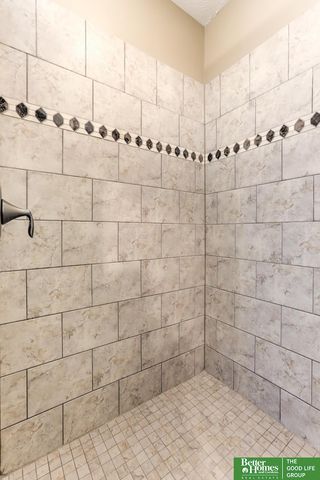 19508 Poppleton Circle, Omaha, NE 68130