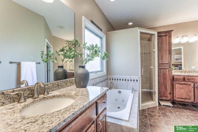 19508 Poppleton Circle, Omaha, NE 68130