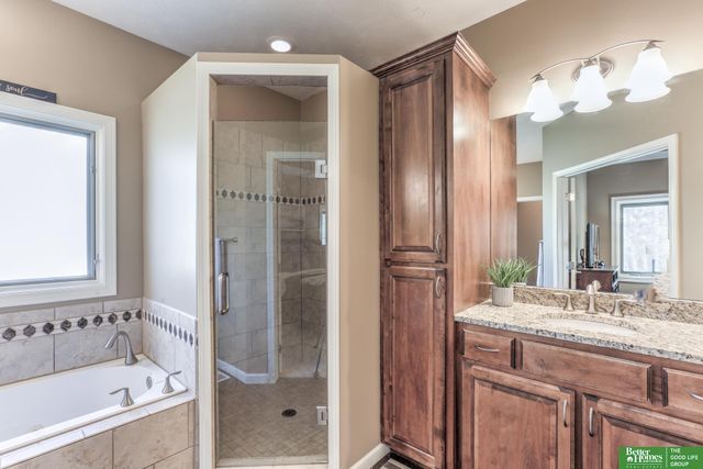 19508 Poppleton Circle, Omaha, NE 68130