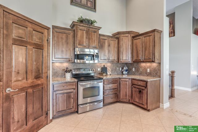 19508 Poppleton Circle, Omaha, NE 68130