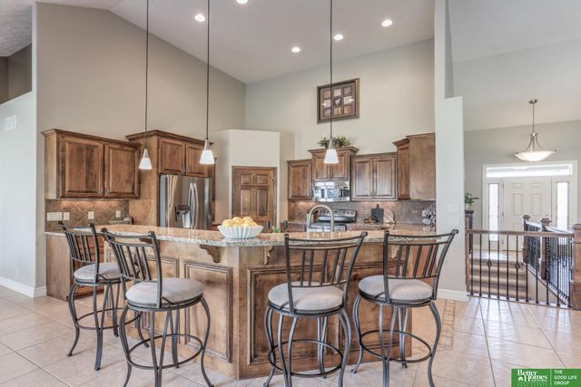 19508 Poppleton Circle, Omaha, NE 68130