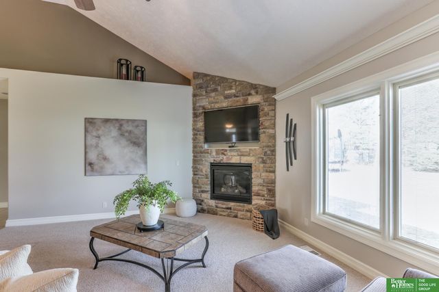 19508 Poppleton Circle, Omaha, NE 68130