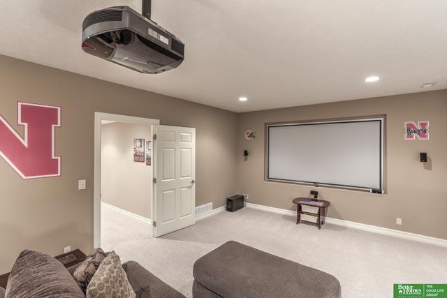 19508 Poppleton Circle, Omaha, NE 68130