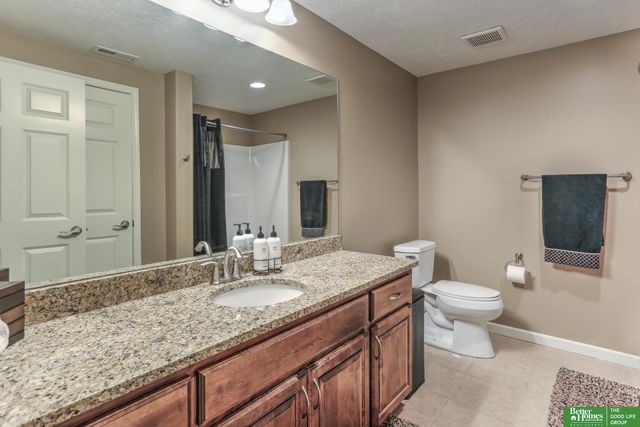 19508 Poppleton Circle, Omaha, NE 68130