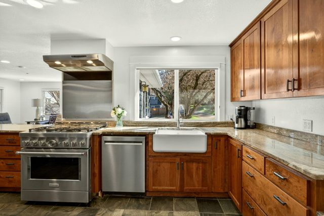 120 Graham Street, Jacksonville, OR 97530