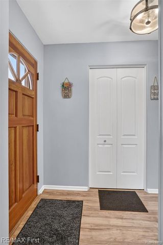3740 Clintonville Road, Waterford, MI 48329