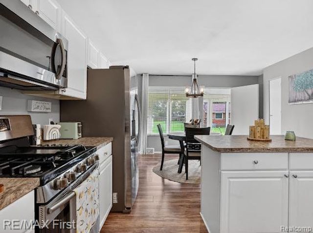3740 Clintonville Road, Waterford, MI 48329